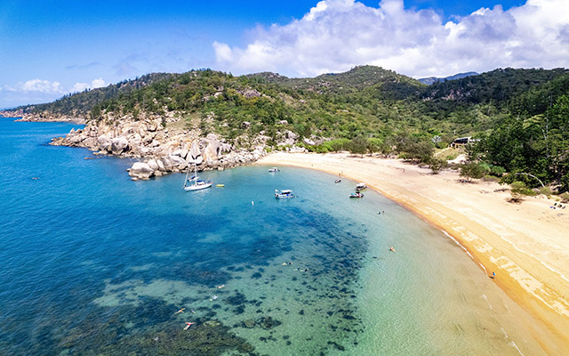 Nelly Bay, Magnetic Island © Tourism Australia