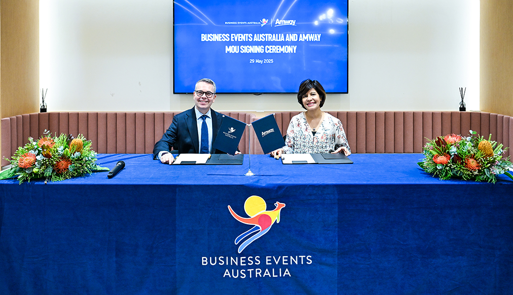 Amway’s Chief Operation Officer, Asha Gupta, and Tourism Australia’s Executive General Manager Global Markets & Business Events Australia, Robin Mack, signed the Memorandum of Understanding in the Amway office in Singapore