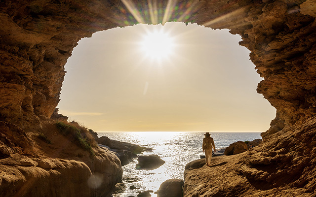 Talia Caves, Elliston, SA © Tourism Australia