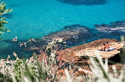 Gordons Bay in Clovelly, NSW © Tourism Australia