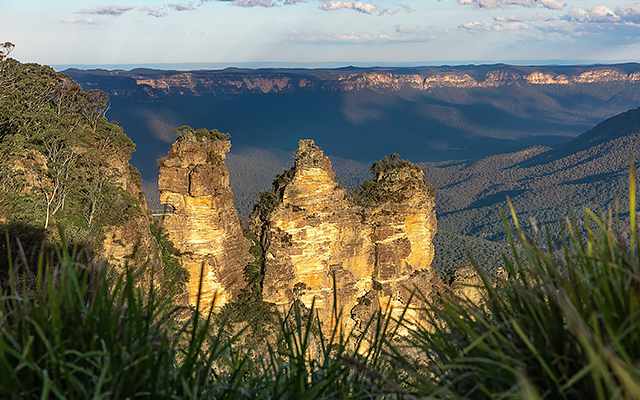 Three Sisters, Blue Mountains National Park, New South Wales © Tourism Australia