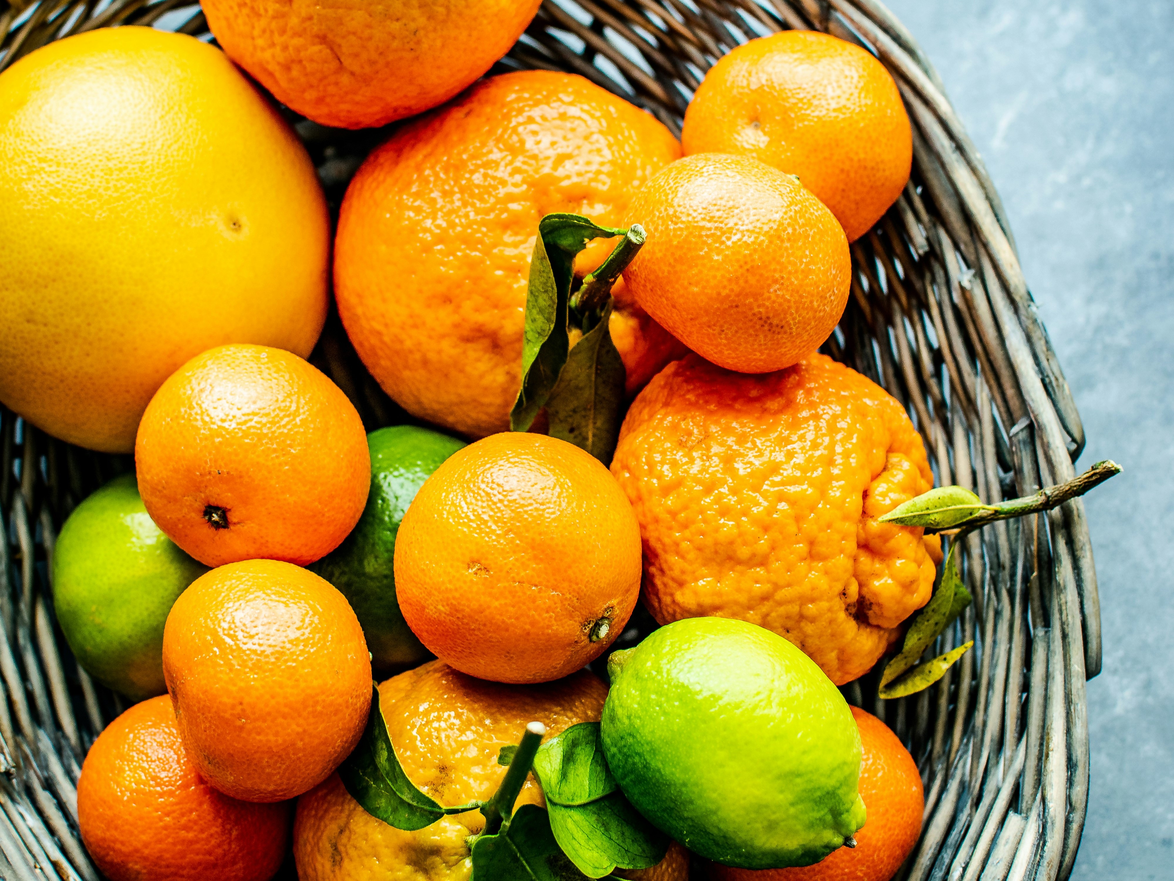bowl of citrus fruits 